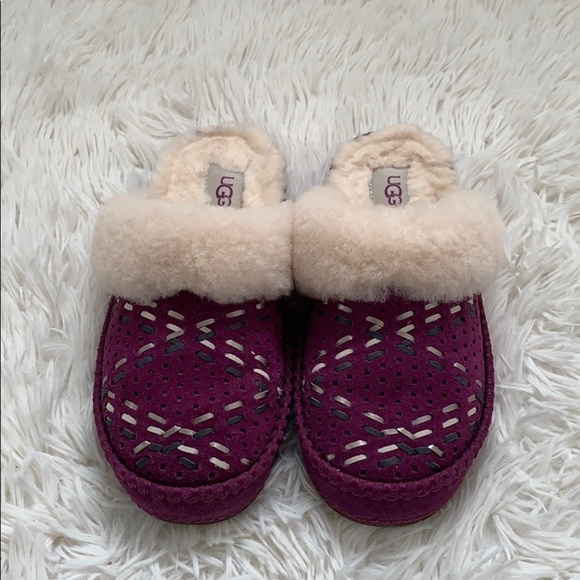 Authentic UGG Aira tehuano slippers size 5 - Picture 2 of 6